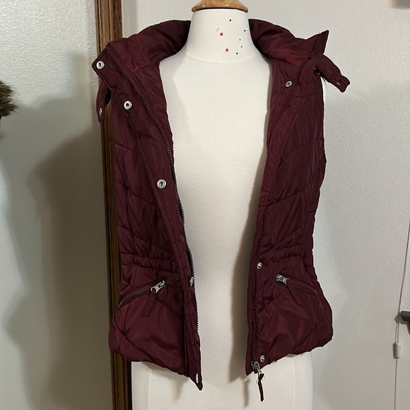 American Rag Puffer Vest - Picture 1 of 6